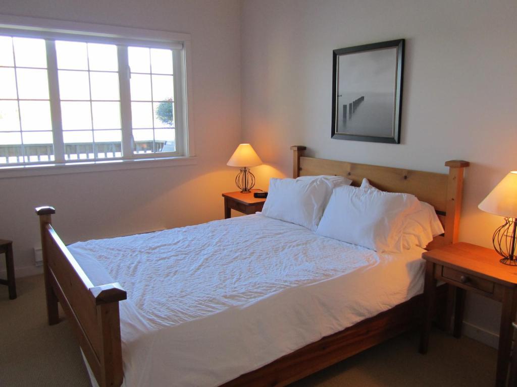 203 At Water'S Edge Apartment Ucluelet Room photo